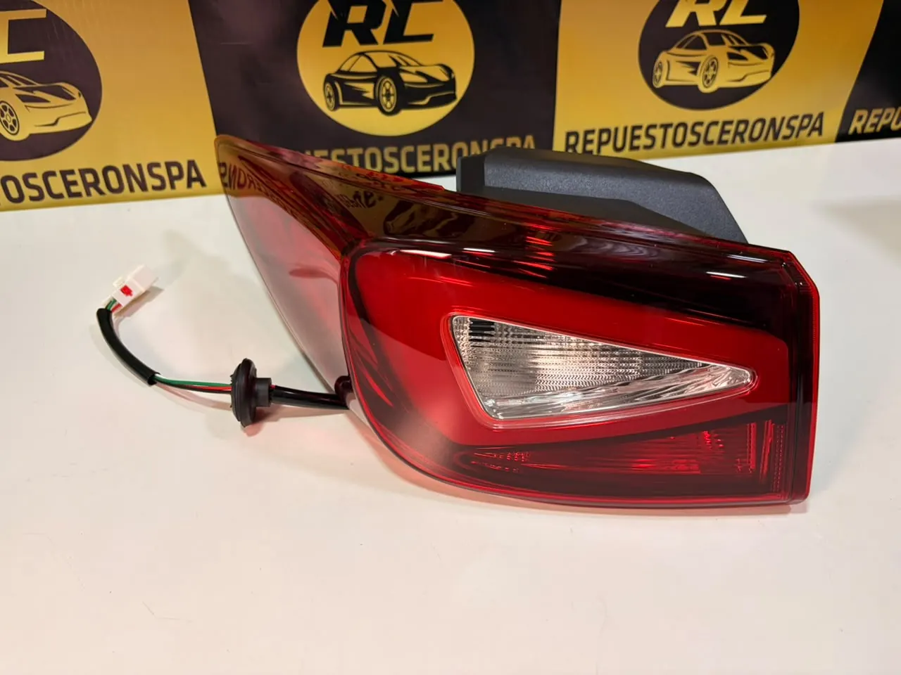 Foco trasero exterior (carcasa negra), foto 4 de 11