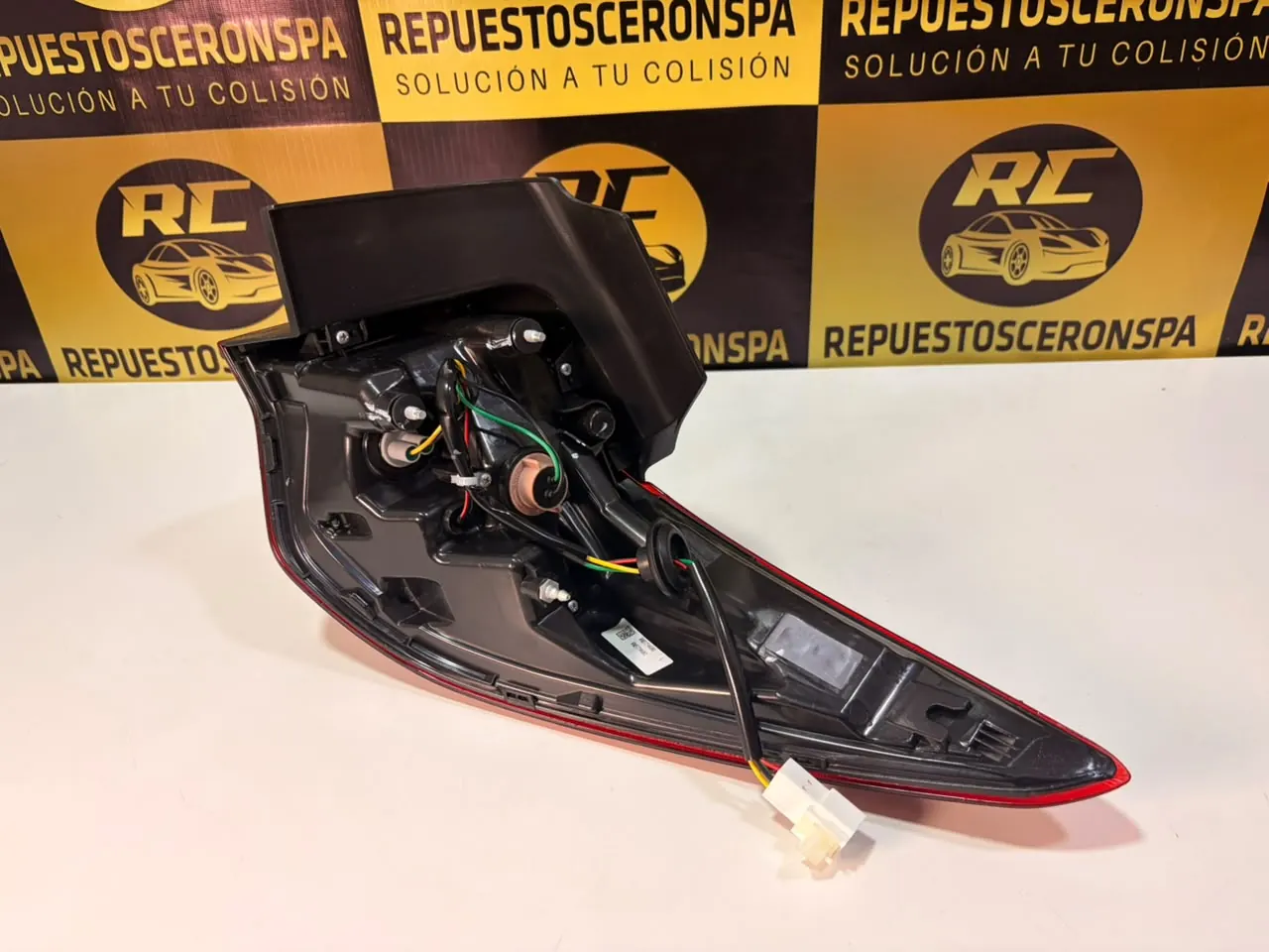Foco trasero exterior (carcasa negra), foto 7 de 11